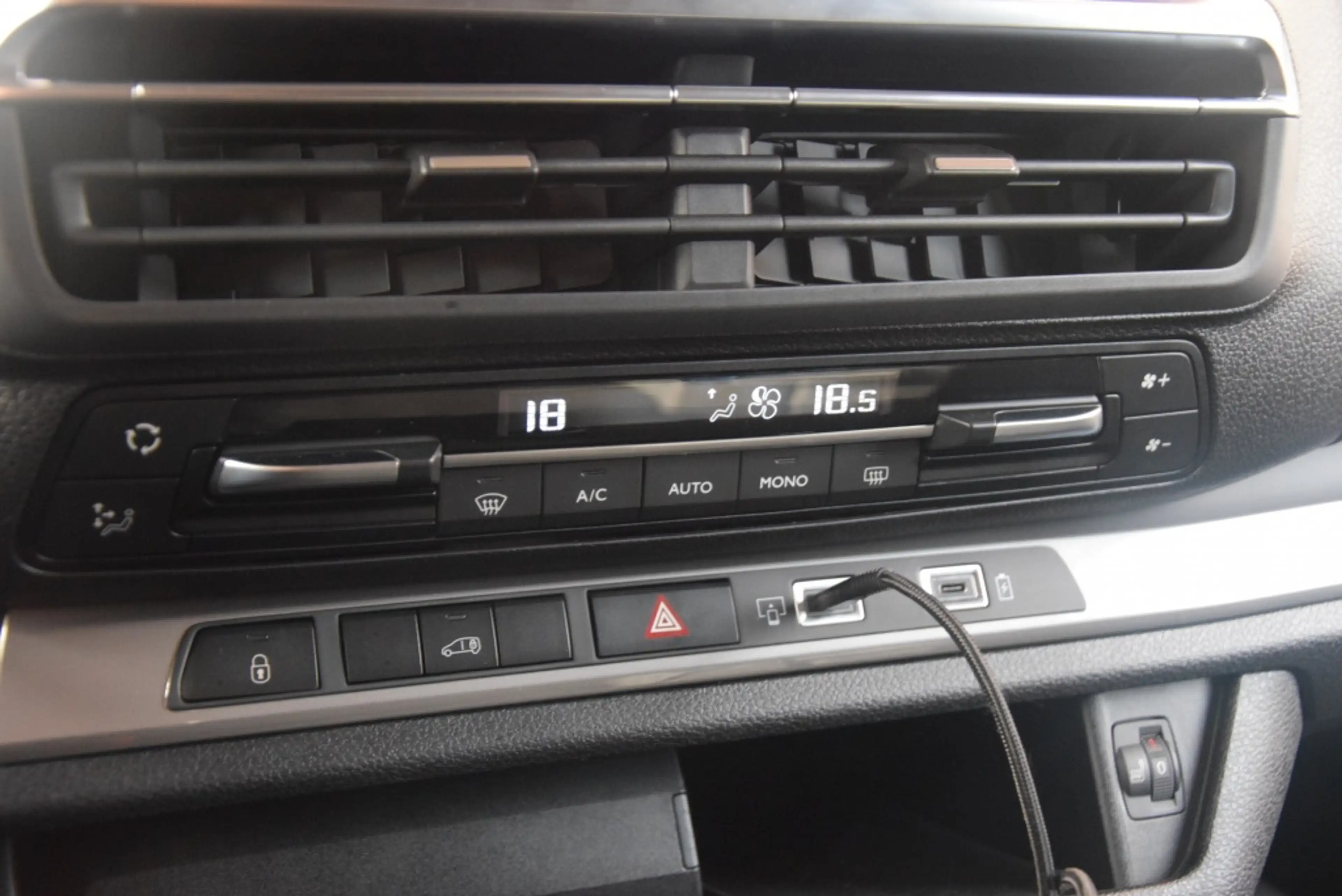 Opel Vivaro-e Electric L2 75kWh Facelift/Bank/PDC/Carplay — photo 28