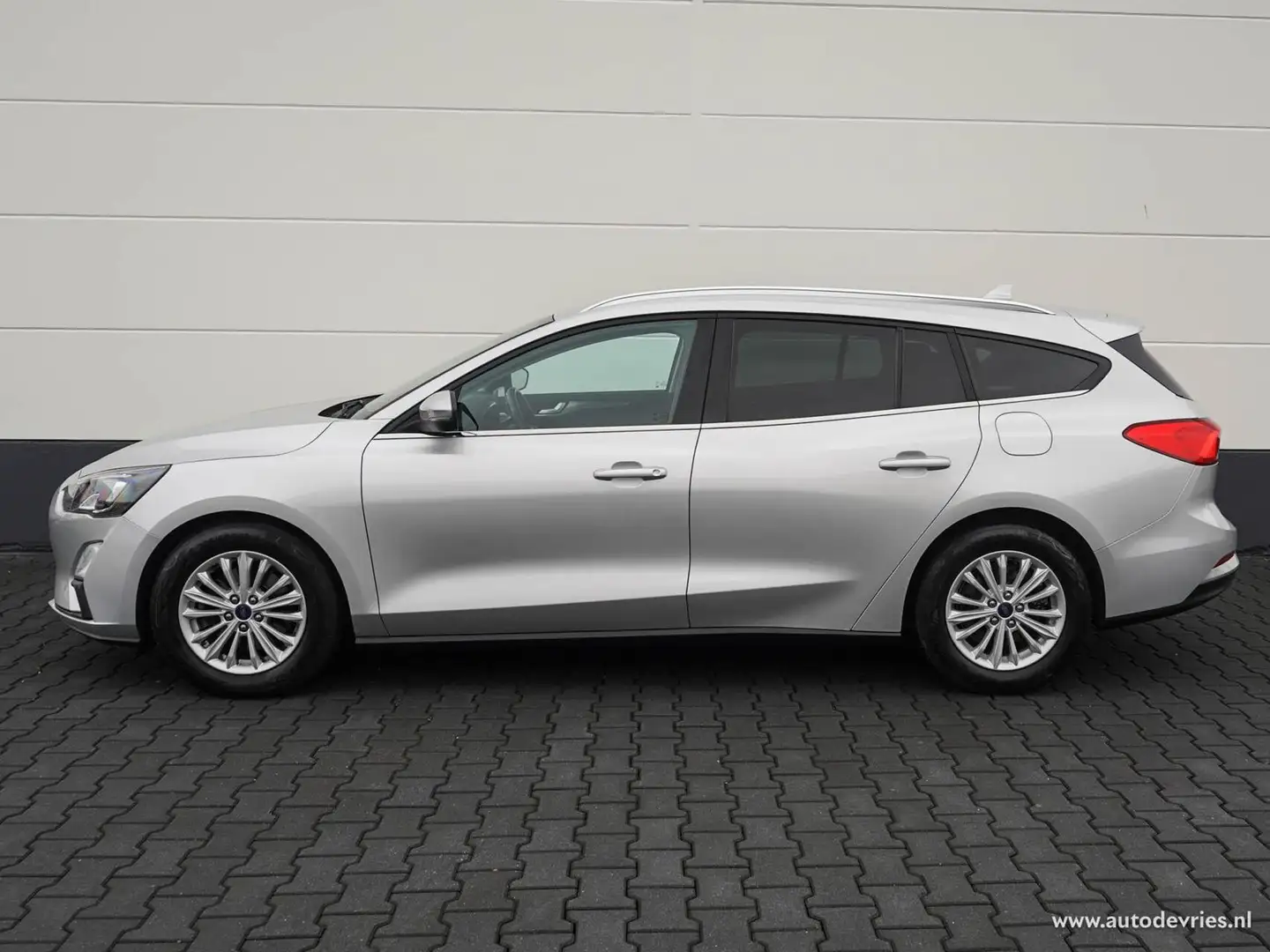 Ford Focus Wagon 1.0 EcoBoost 125pk Hybrid Titanium X Busines Gris - 2