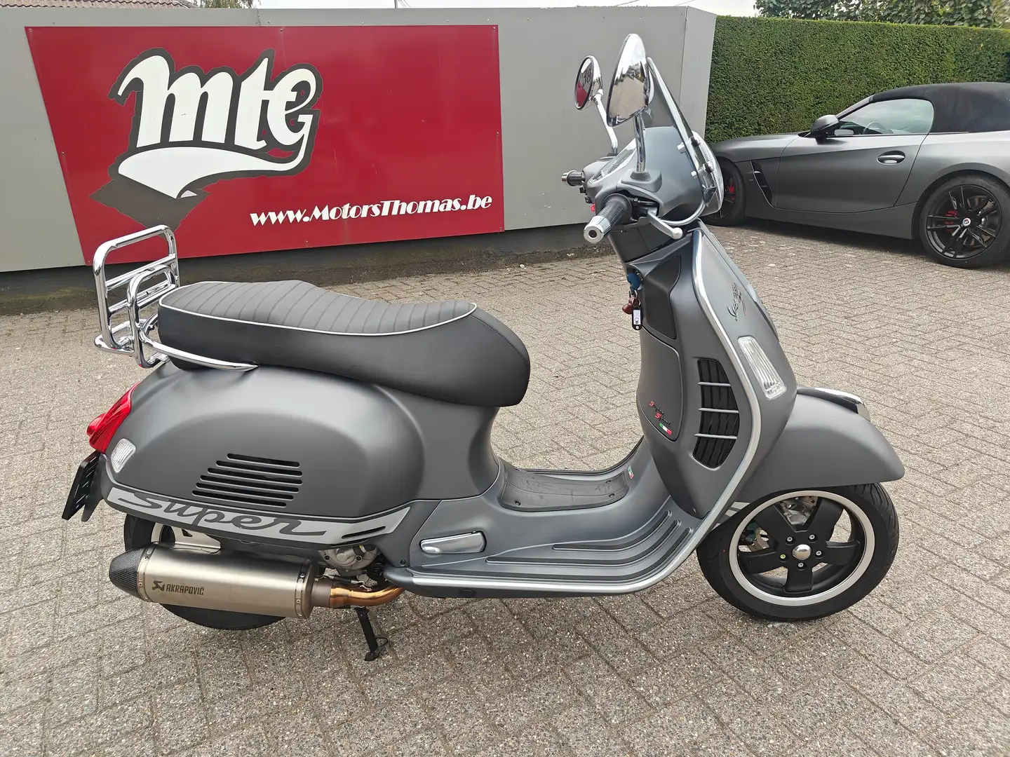 Vespa GTS 300 Grijs - 2