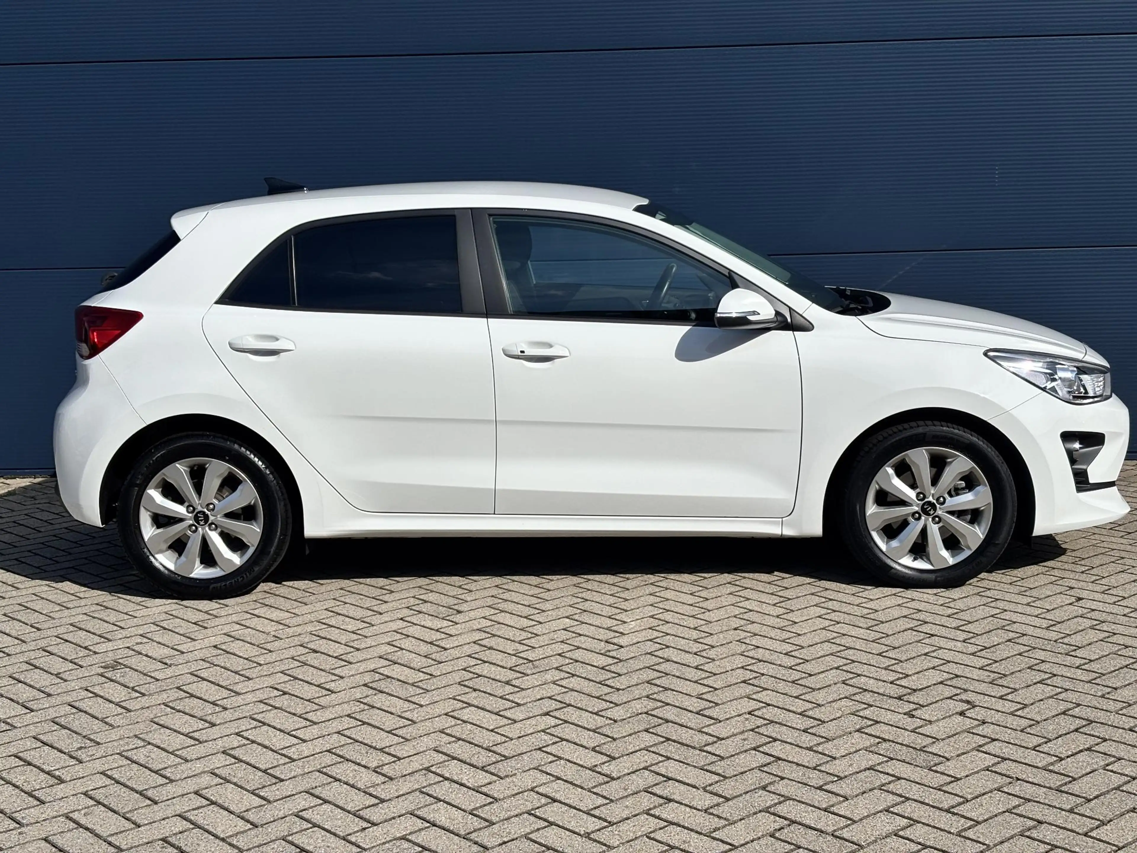 Kia Rio 1.0 T-GDi MHEV DynamicPlusLine | Navigatie | Parke — photo 3