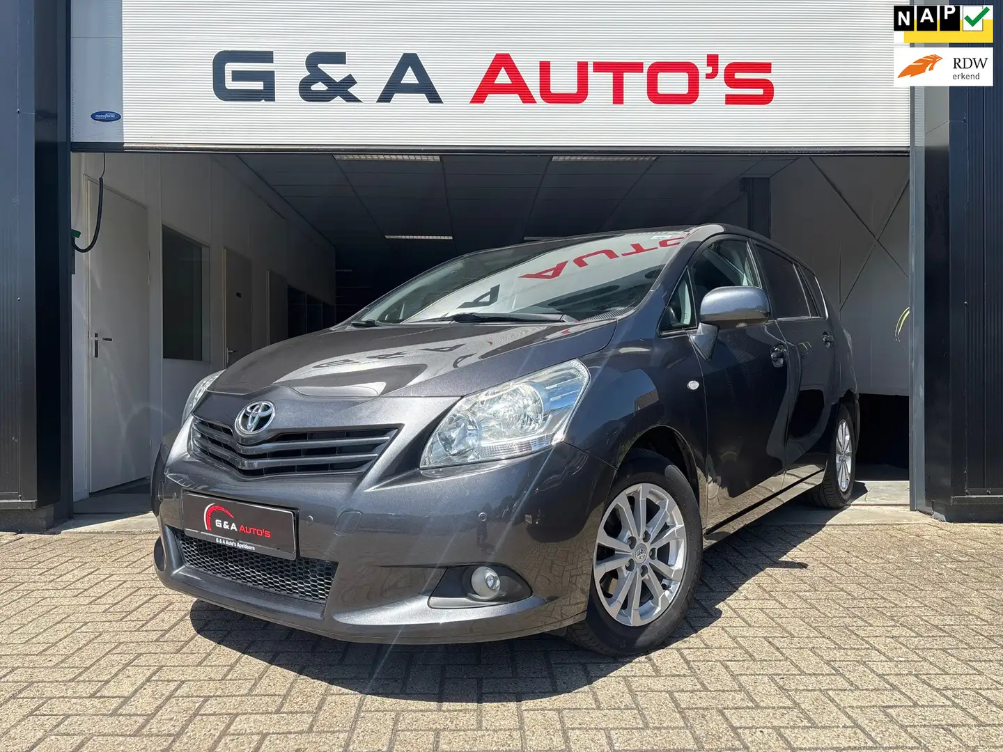 Toyota Verso 1.8 / AC / CRUISE CTRL / PANODAK / PDC / TREKHAAK Gris - 1