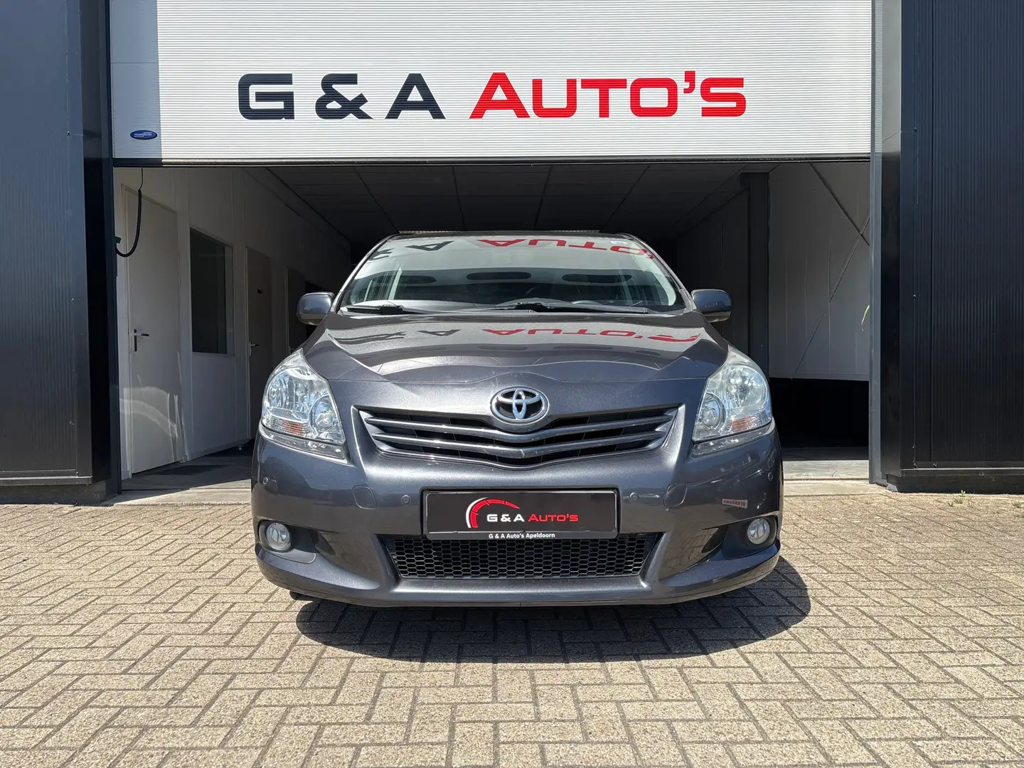 Toyota Verso 1.8 / AC / CRUISE CTRL / PANODAK / PDC / TREKHAAK Gris - 2