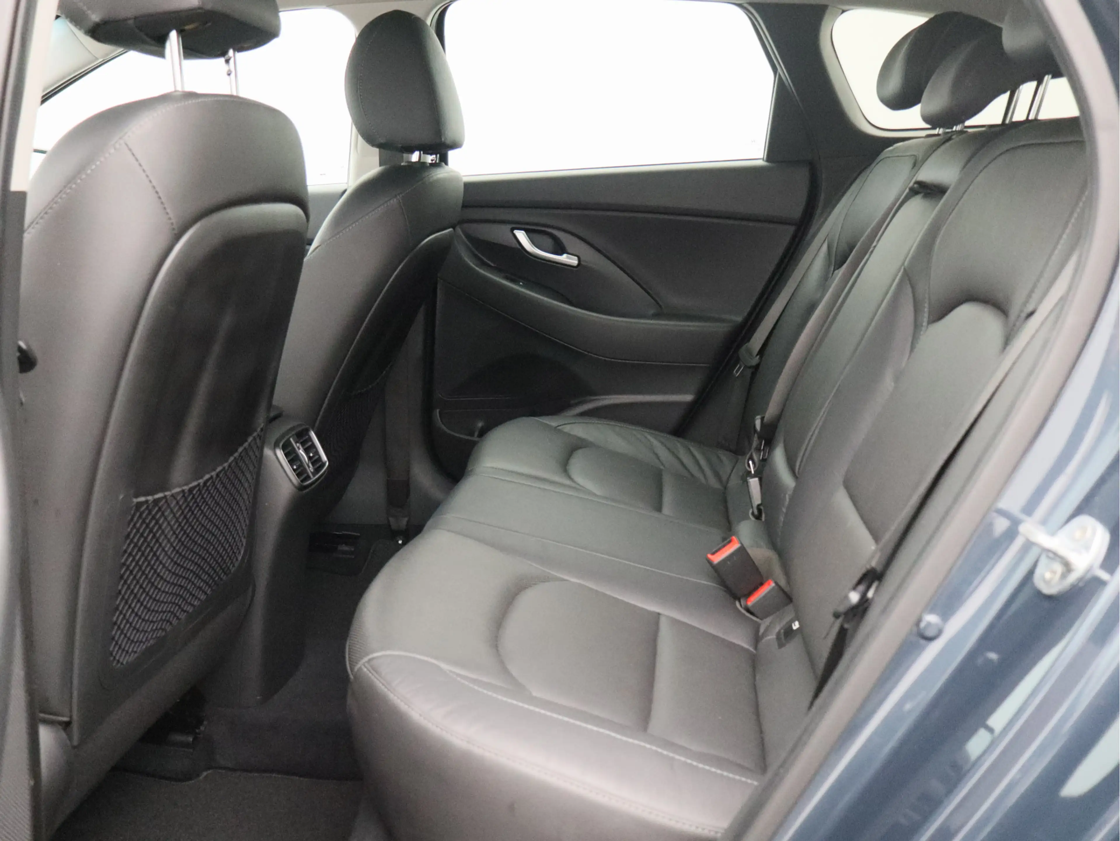 Hyundai i30 Wagon 1.5 T-GDi MHEV Premium/ lage km/ trekhaak af — photo 9