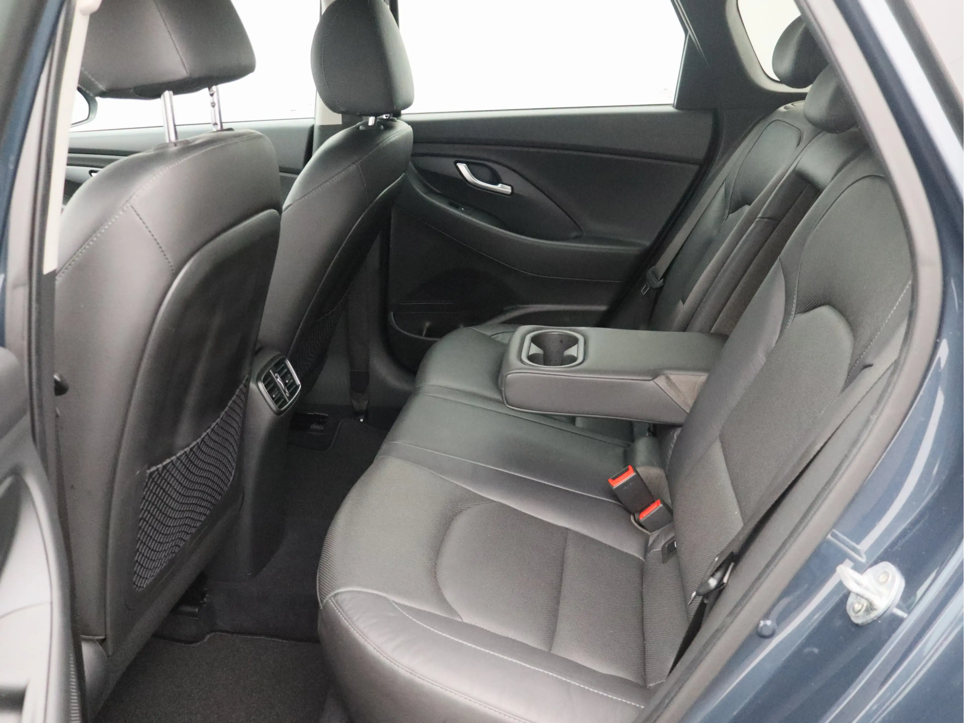 Hyundai i30 Wagon 1.5 T-GDi MHEV Premium/ lage km/ trekhaak af — photo 13