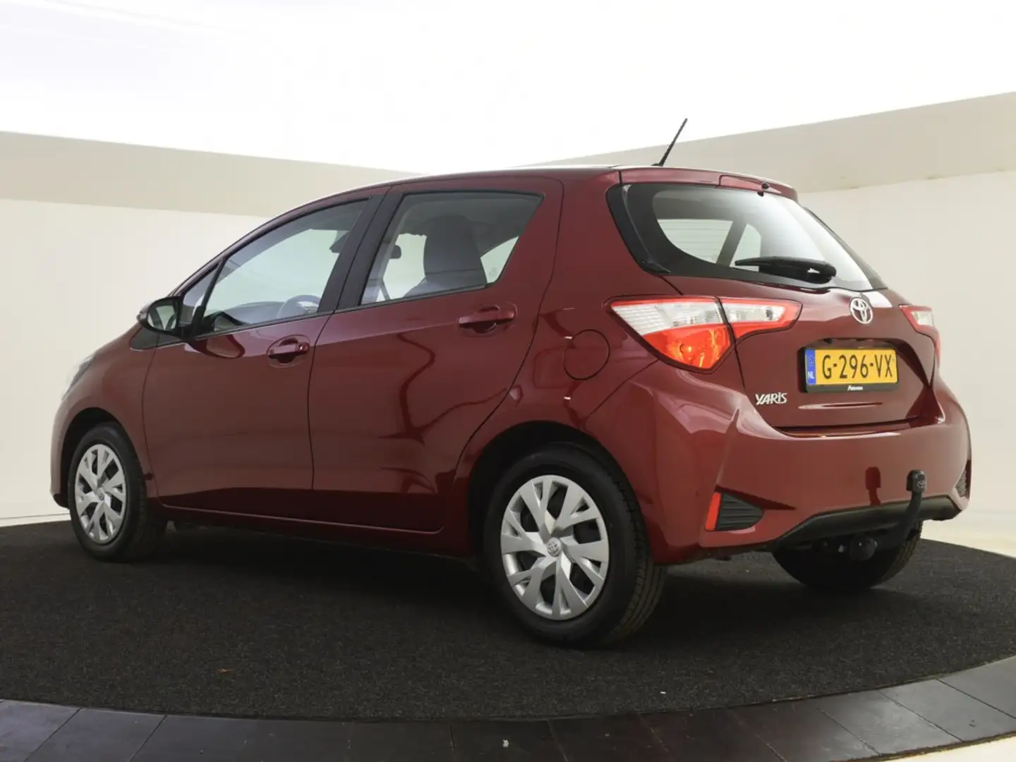 Toyota Yaris 1.5 VVT-i Active | Camera | Climate control Red - 2