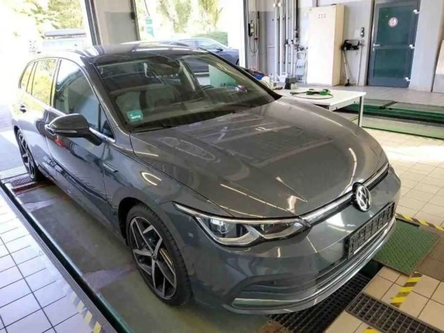 Volkswagen Golf Variant Golf VIII Variant 2.0 TDI DSG MATRIX+NAV+AHK+HuD Grau - 2