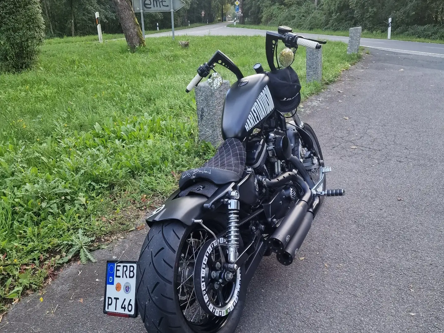 Harley-Davidson 1200 Custom Negru - 2