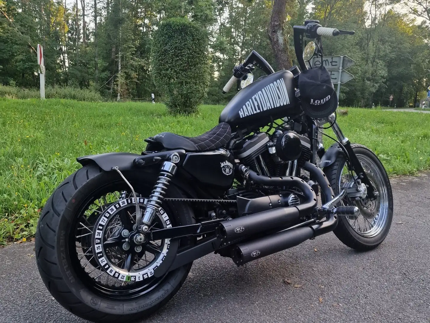 Harley-Davidson 1200 Custom Schwarz - 1