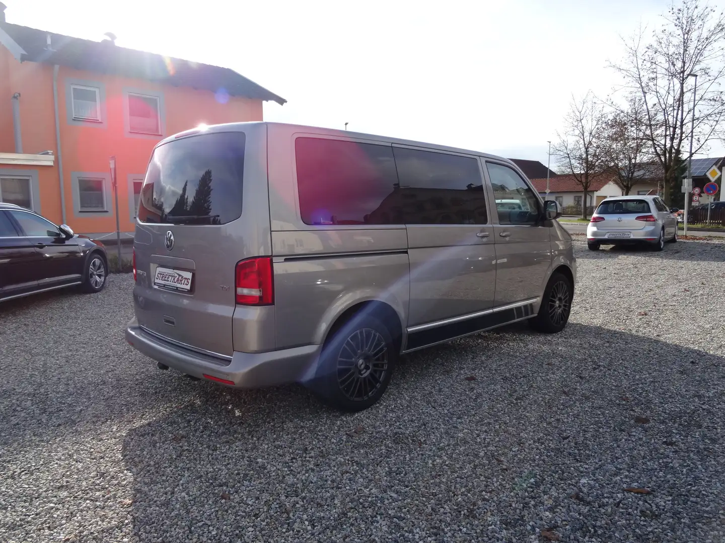 Volkswagen T5 Multivan 2.0 Match Bus 7 Sitz Klima SH BC 8fach Beige - 2
