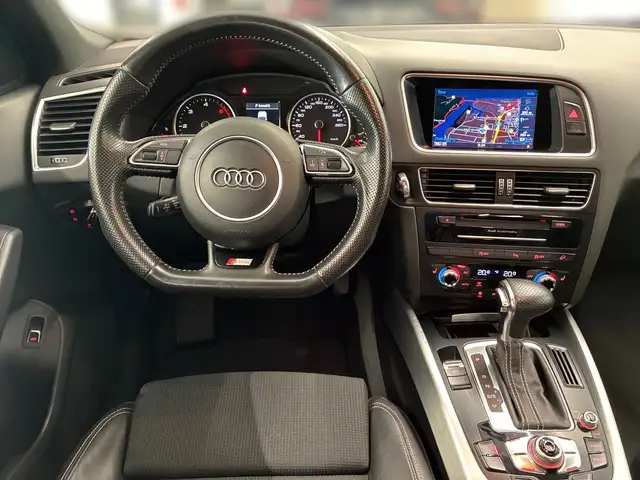 Audi Q5 view 8