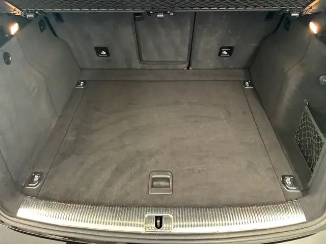 Audi Q5 view 11