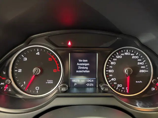 Audi Q5 view 4