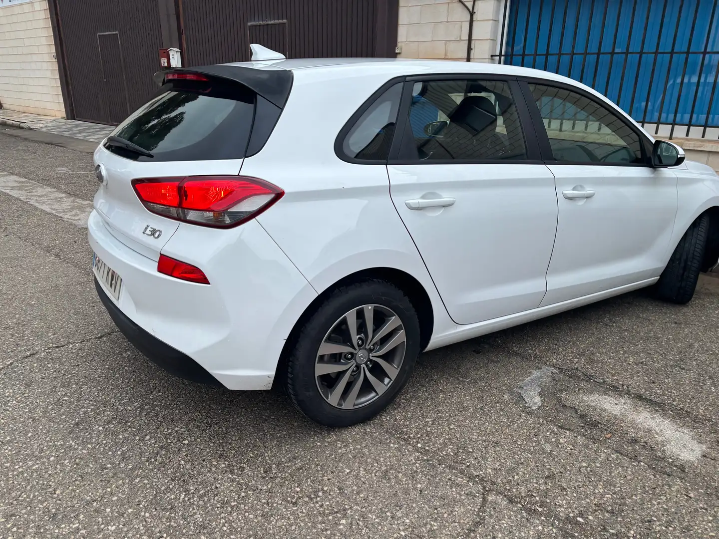 Hyundai i30 1.6CRDi+Essence+95 Blanco - 1