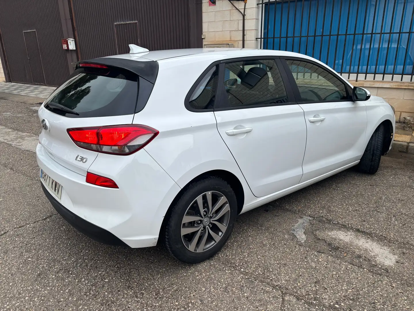 Hyundai i30 1.6CRDi+Essence+95 Blanco - 2