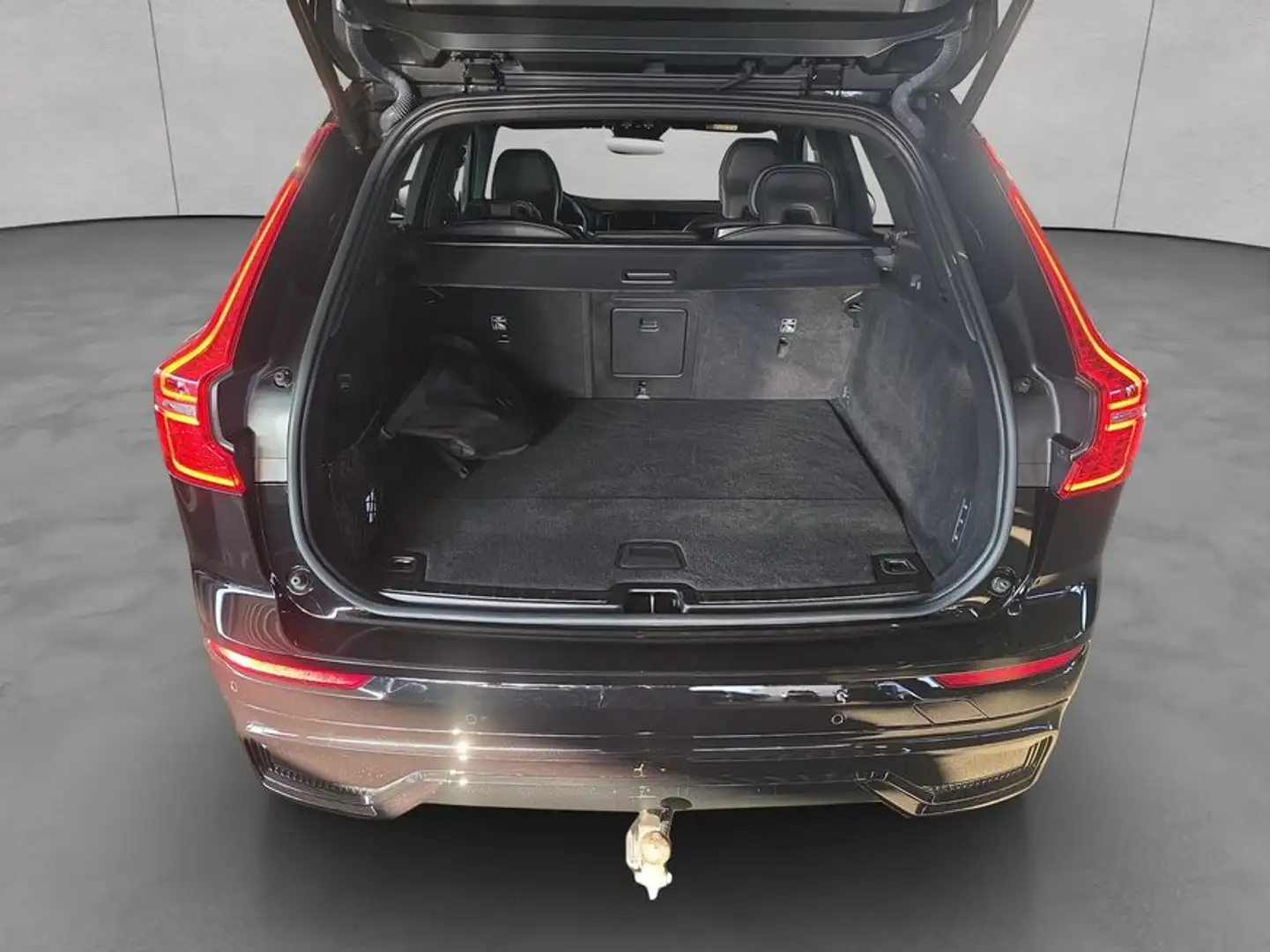 Volvo XC60 XC60 T8 AWD Recharge Geartronic R-Design 223 kW, 5 Schwarz - 2