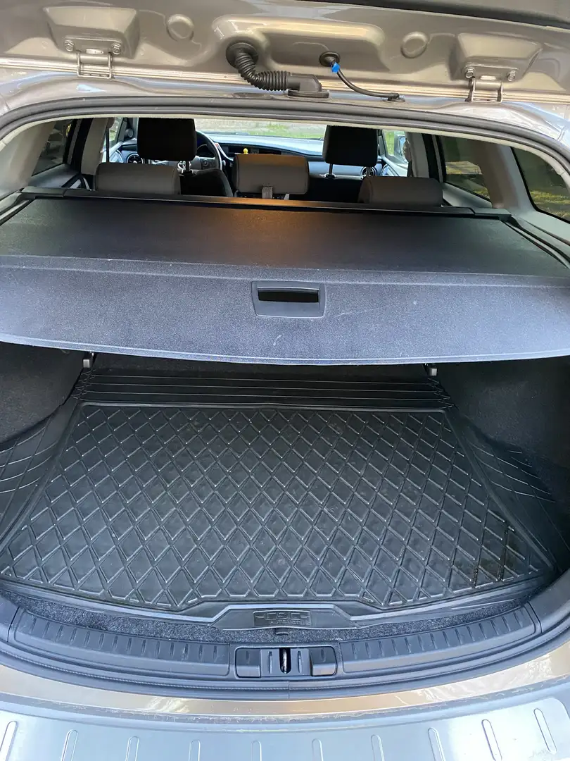Toyota Auris 1.6 D-4D Executive - 1