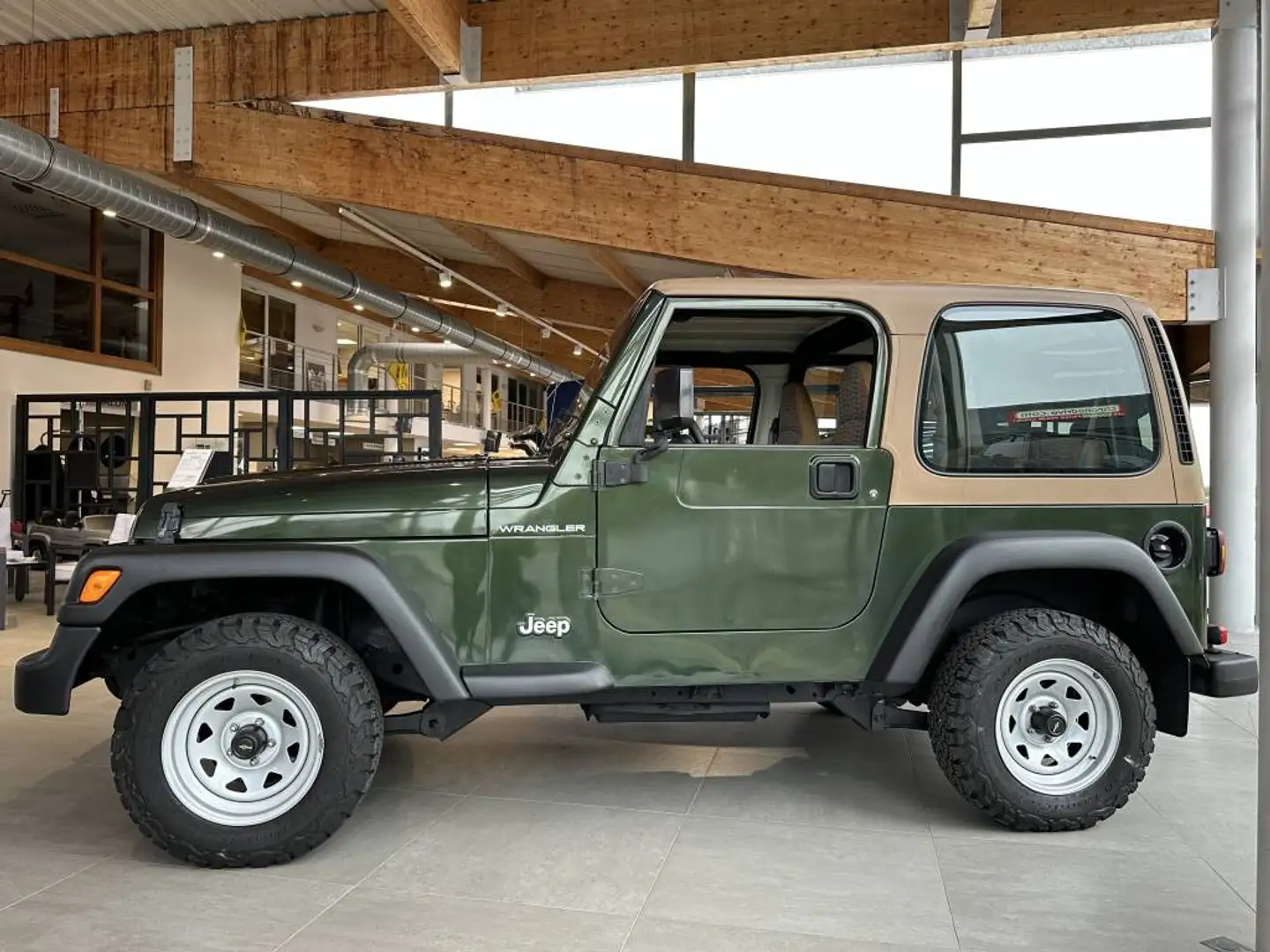 Jeep Wrangler WRANGLER 2.5  ESSENCE 118 Grün - 2