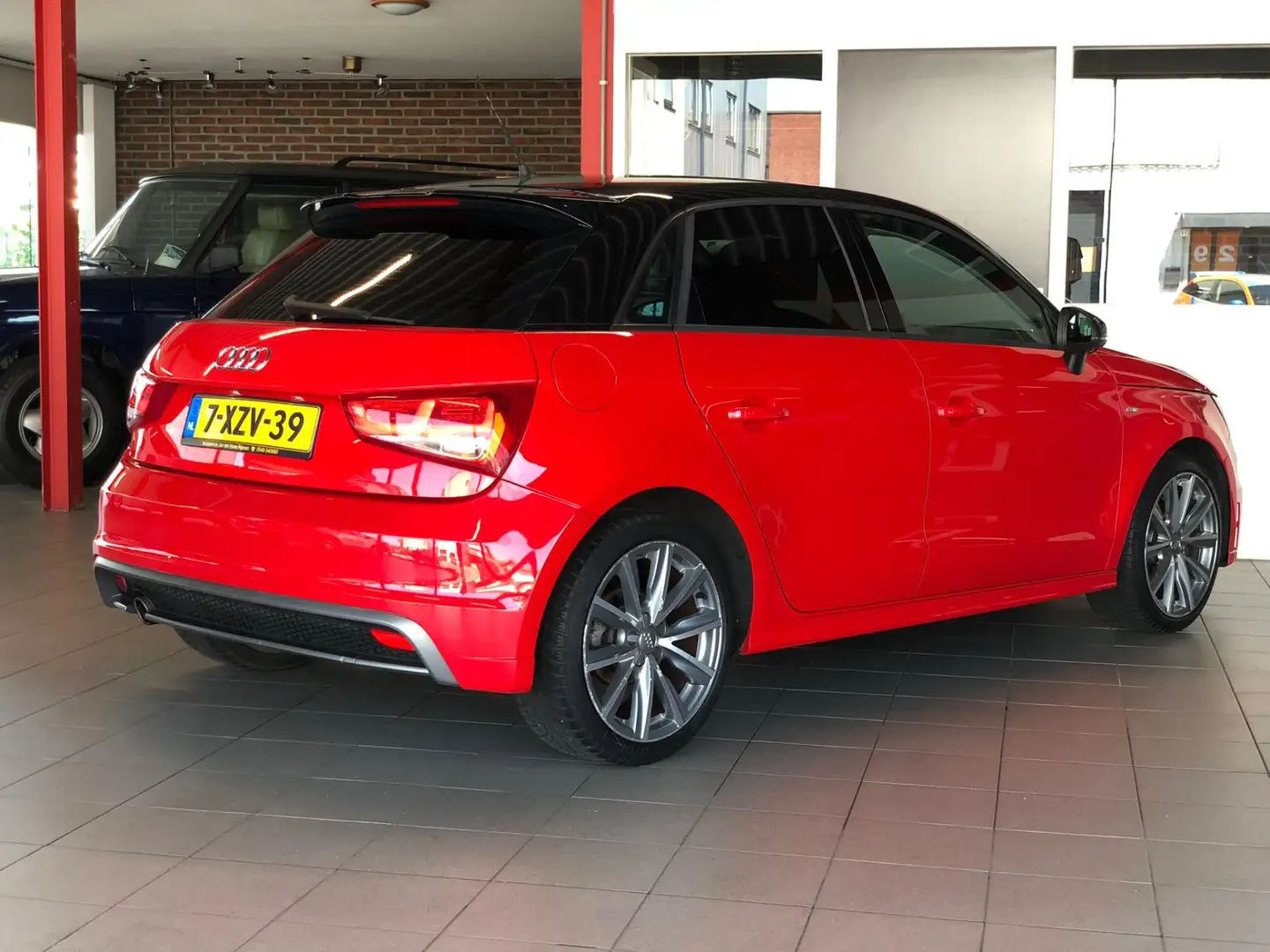 Audi A1 Sportback 1.2 TFSI S-Line*CruiseControl*Navi*Sport Rood - 2