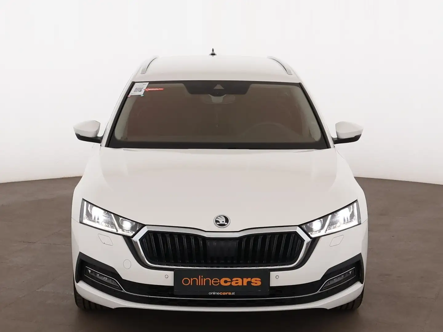 Skoda Octavia Combi 2.0 TDI First Aut MATRIX HEAD-UP Weiß - 2