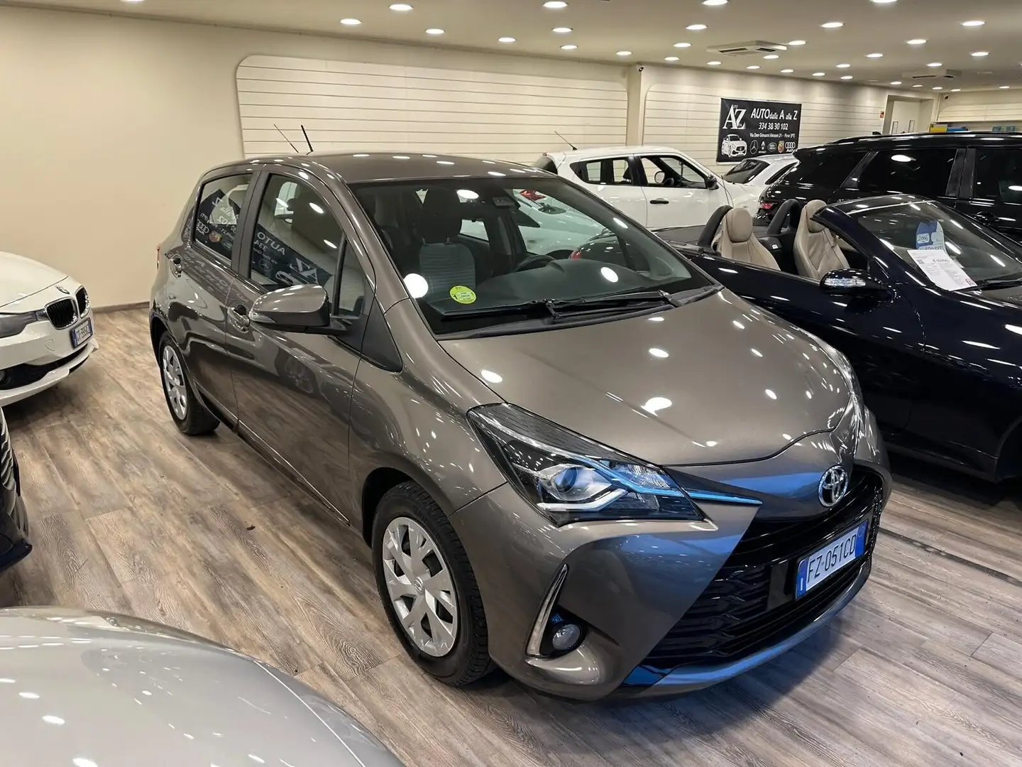 Toyota Yaris Yaris 1.5 5 porte Lounge Gris - 2