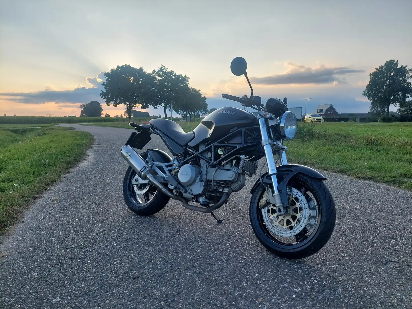 Ducati Monster 750 dark Black - 1