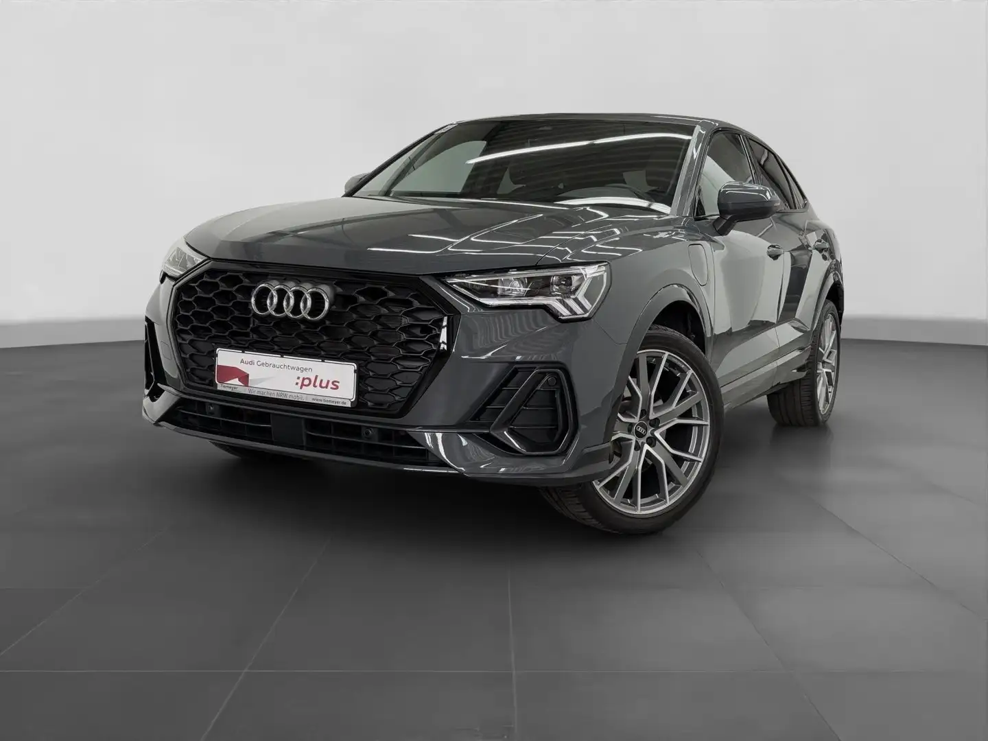 Audi Q3 45 TFSIe LM20 LED AHK SITZHZ Grau - 2