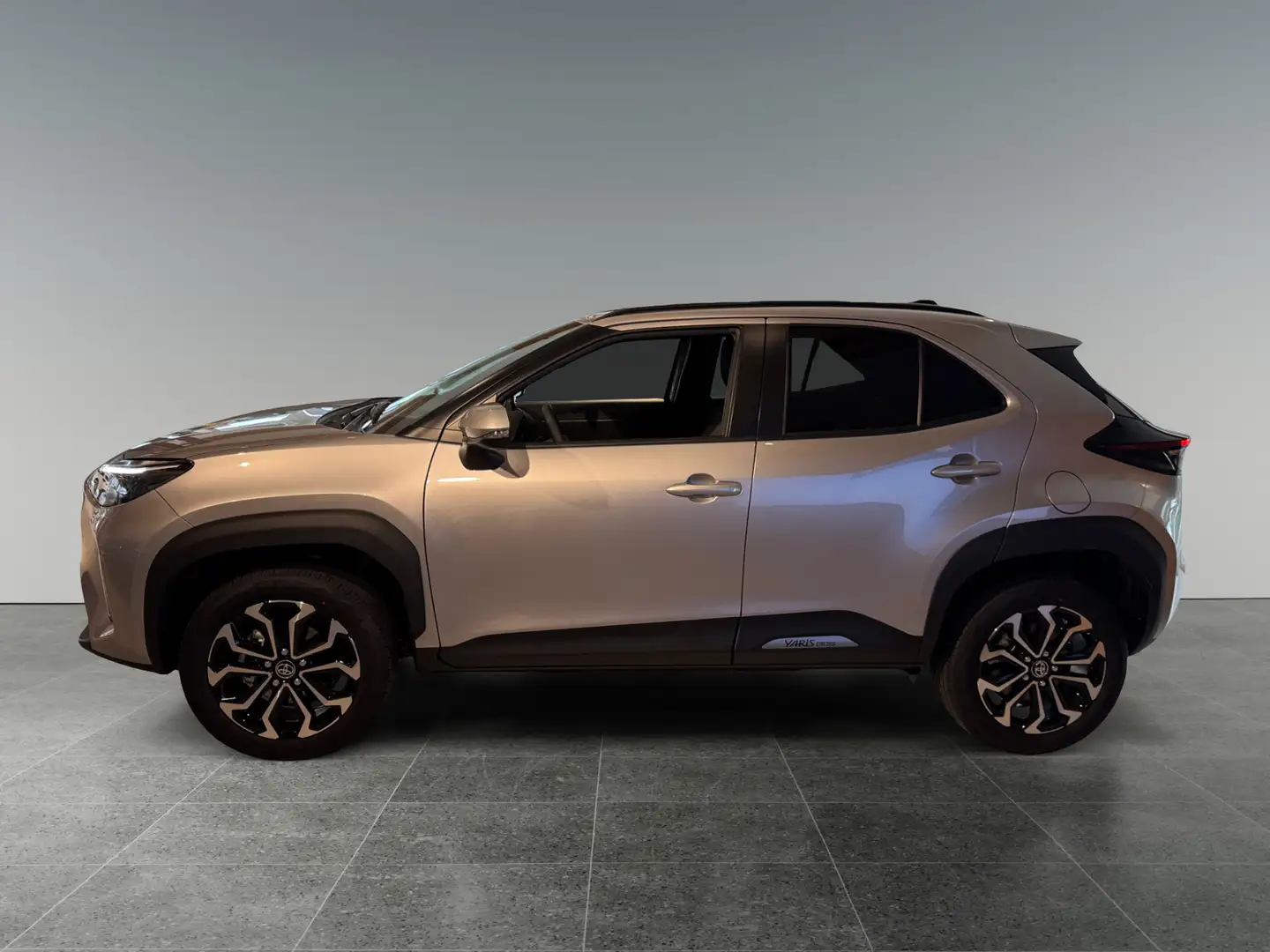 Toyota Yaris Cross 1,5 l 4x2 HY  Active Drive Silber - 2