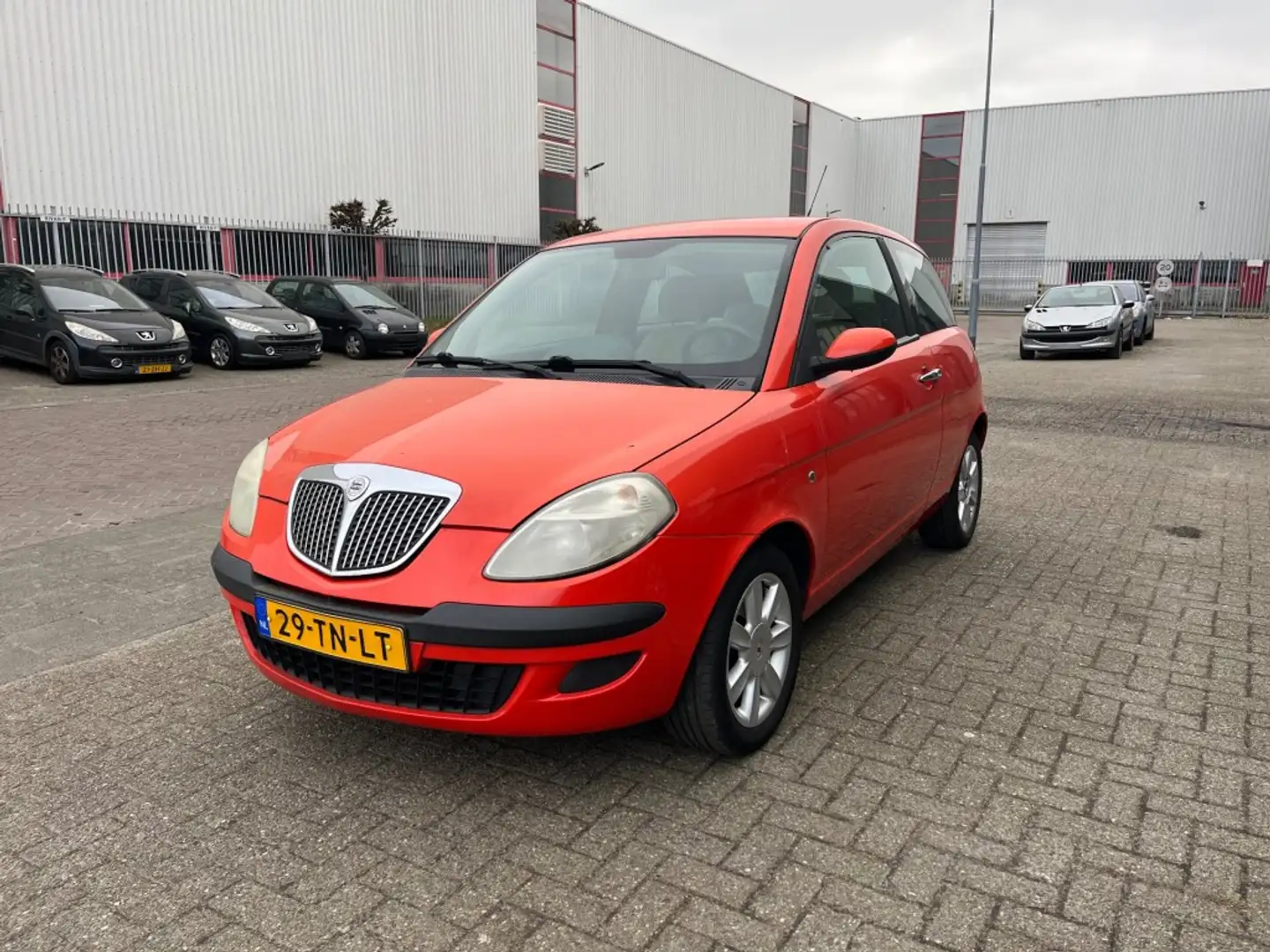 Lancia Ypsilon 1.2 B-COLORE - Zie omschrijving. Красный - 2
