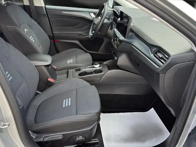 Ford Focus view 13