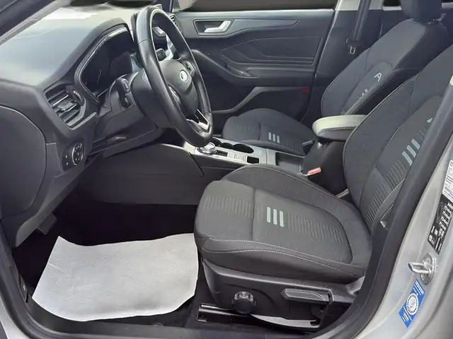 Ford Focus view 14