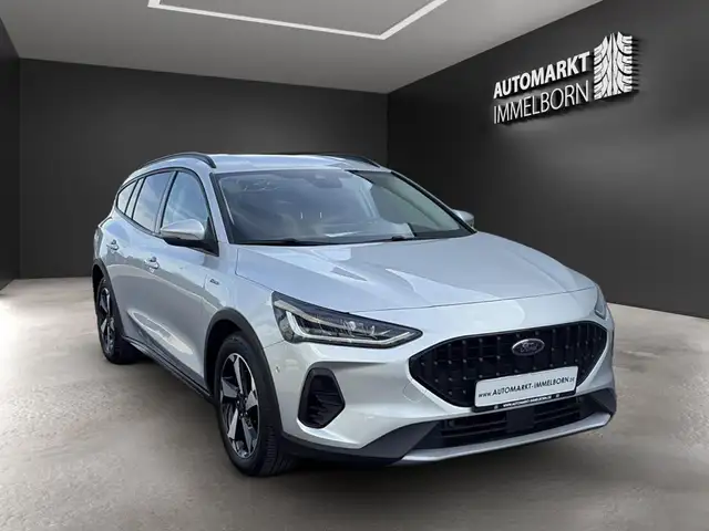 Ford Focus view 2