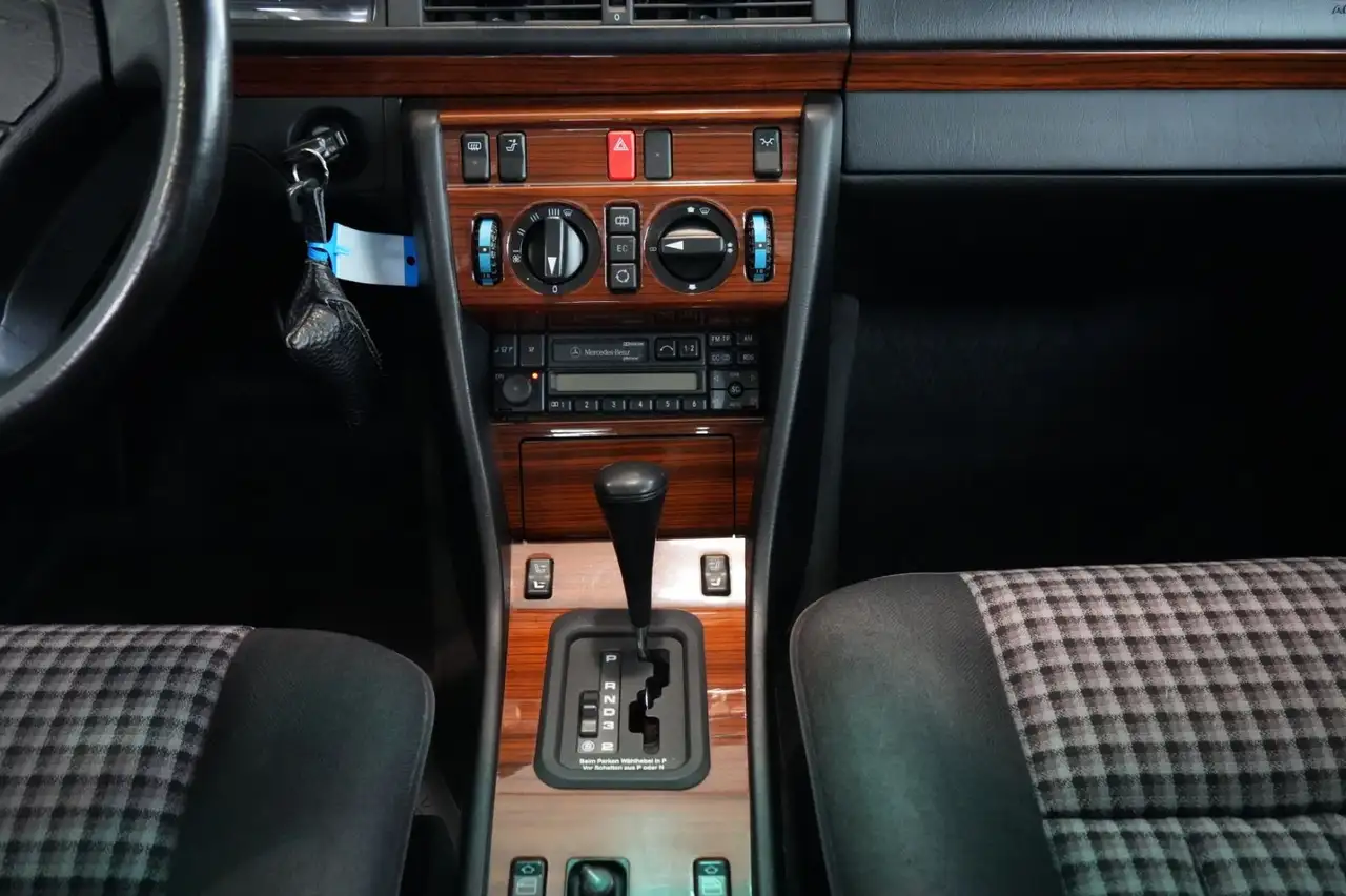 Mercedes-Benz 280 E Limousine W124 Automatik *2.Hand, foto 9