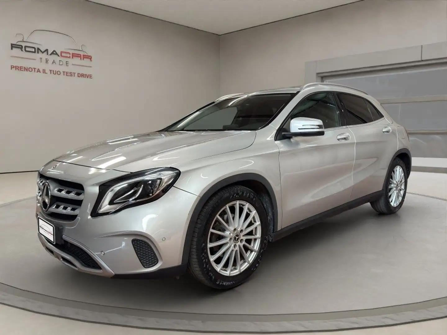 Mercedes-Benz GLA 180 AUTOMATICA! PELLE FARI LED NAVI SENSORI TELECAMERA Argento - 2