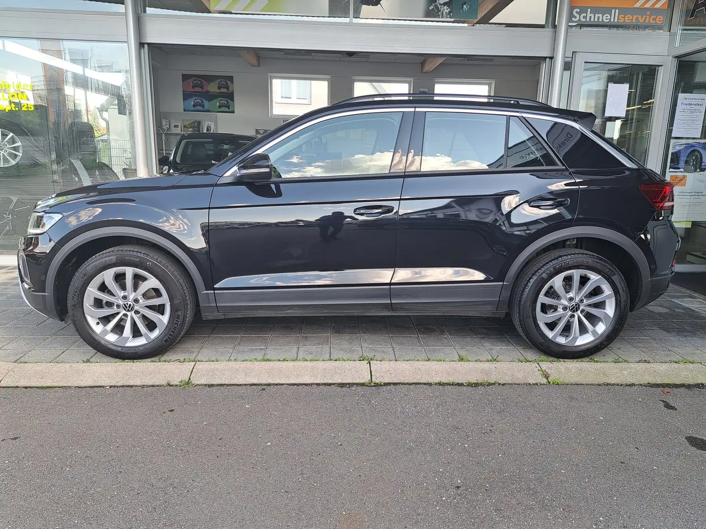 Volkswagen T-Roc Life TSI Zwart - 2