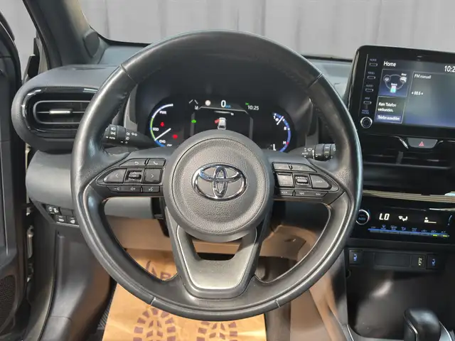 Toyota Yaris Cross view 12