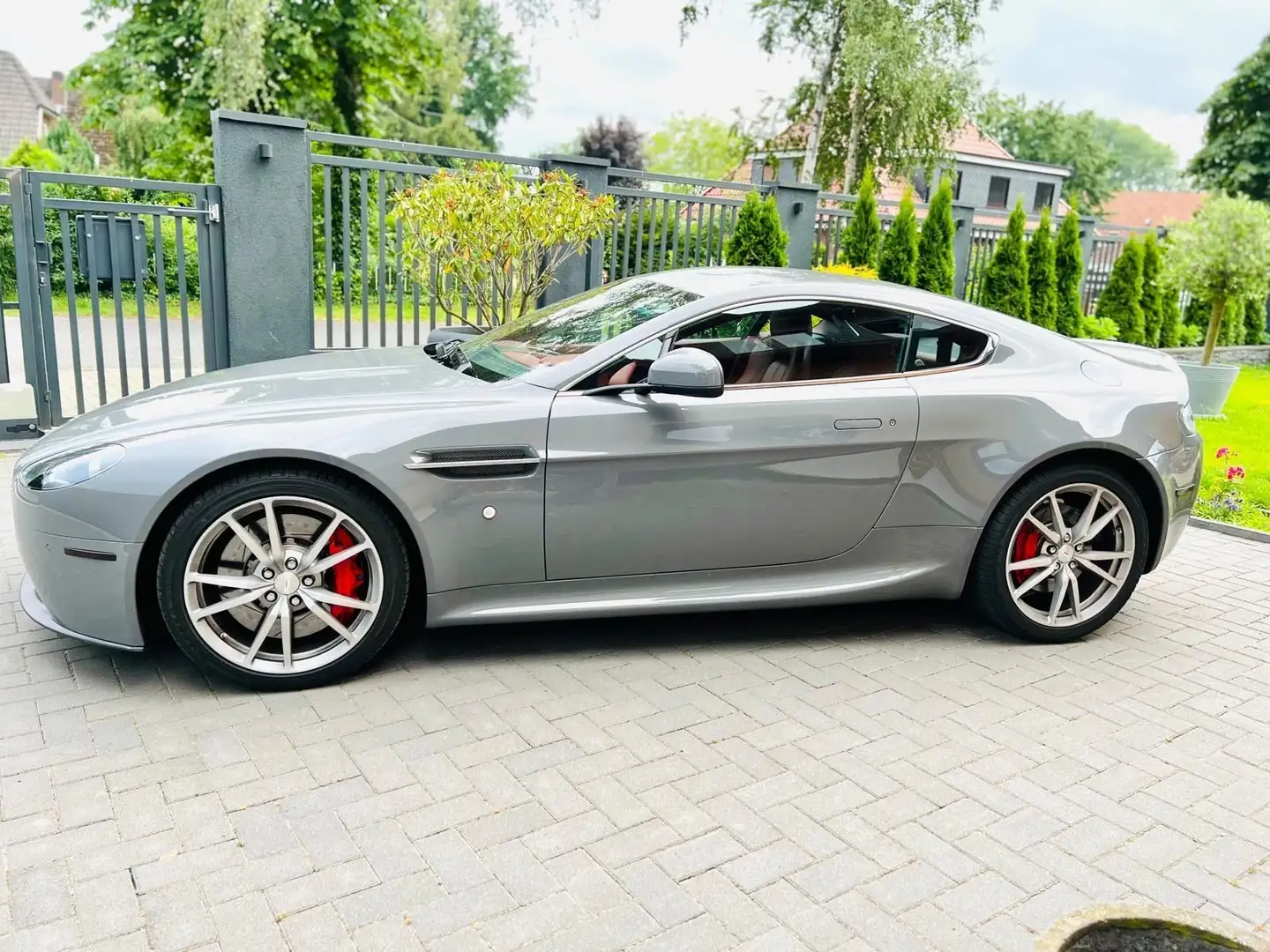 Aston Martin V8 4.7l / NUR 28.000 KM Grijs - 1