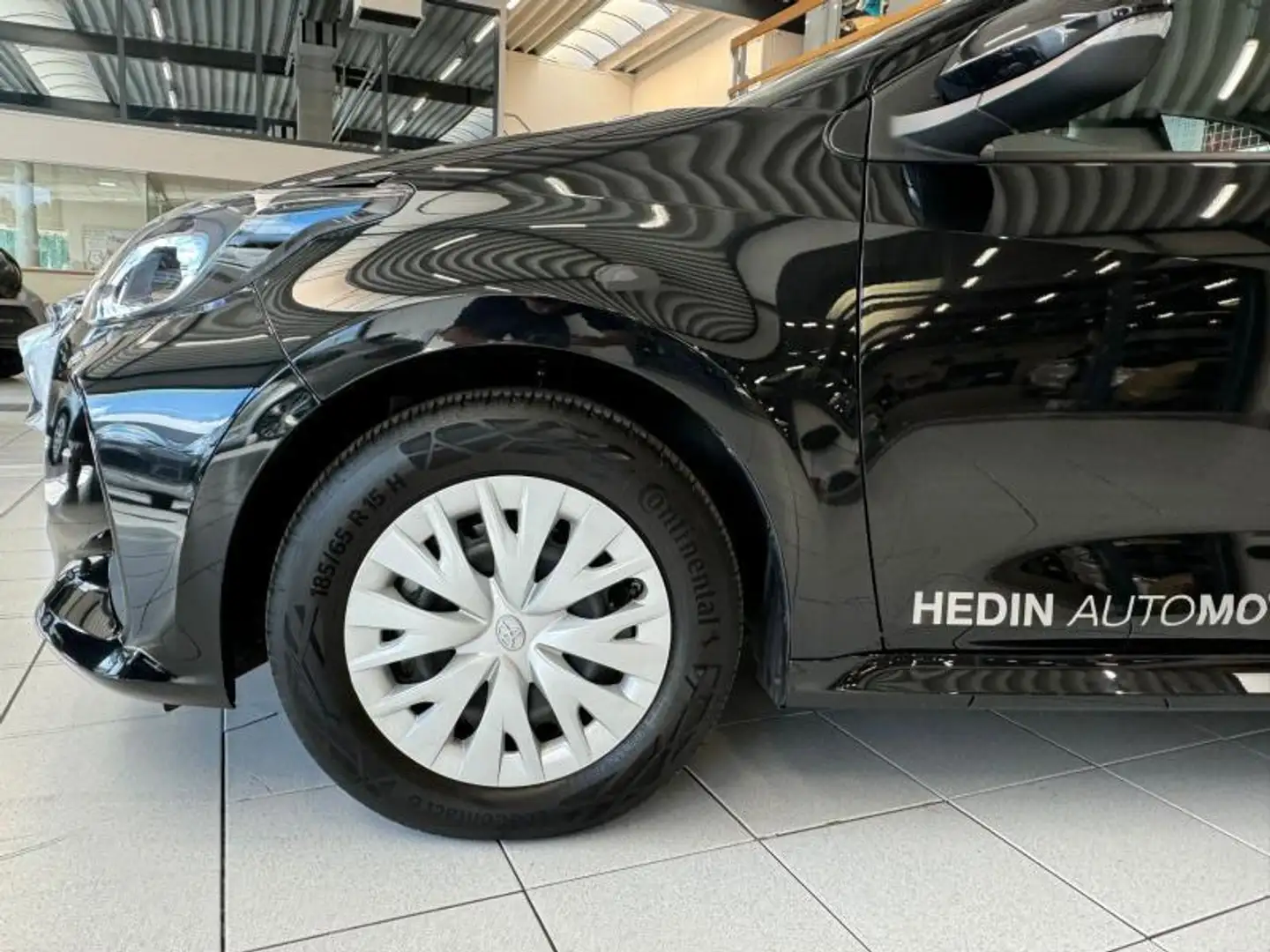Toyota Yaris 5 d. 1.5 Hybrid e-CVT Dynamic | Navigatie | Noir - 2
