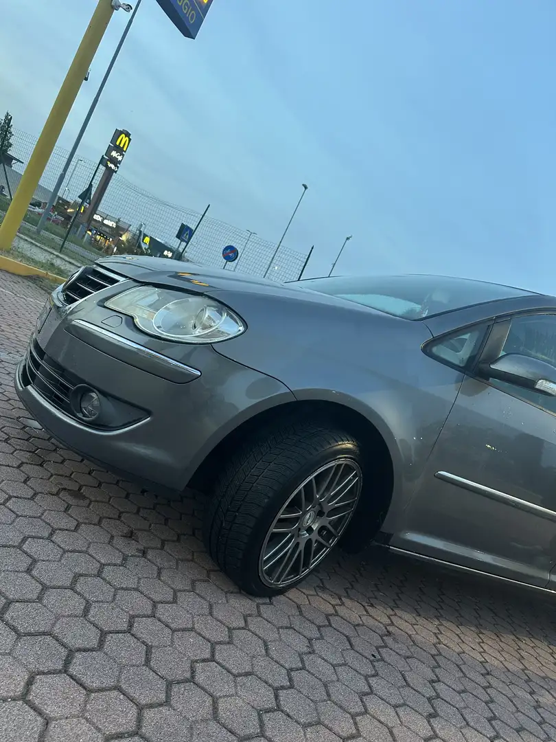 Volkswagen Touran 2.0 tdi Trendline - 2