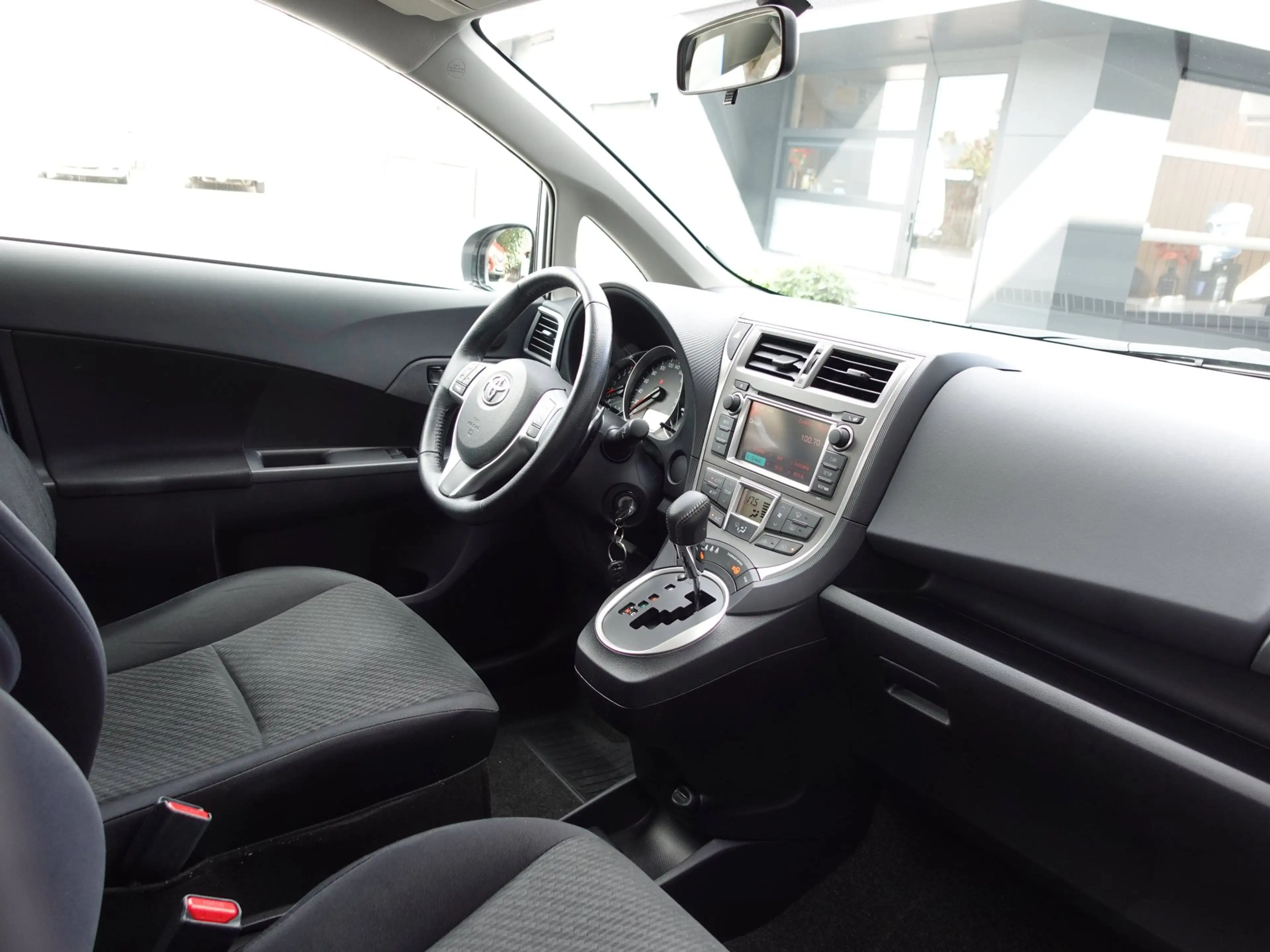 Toyota Verso-S 1.3 VVT-i Aspiration Automaat / 77.645 Km — photo 6