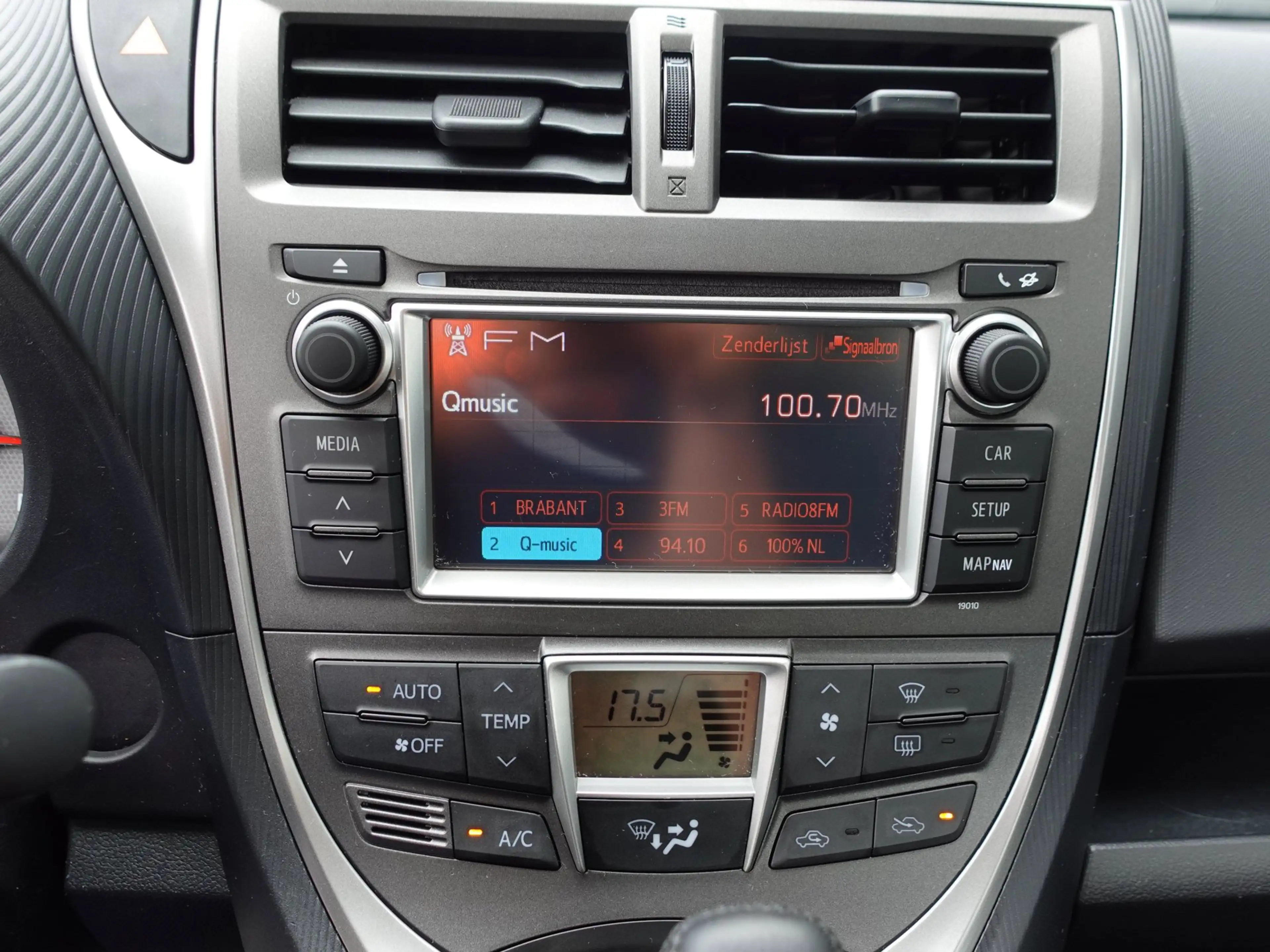Toyota Verso-S 1.3 VVT-i Aspiration Automaat / 77.645 Km — photo 15