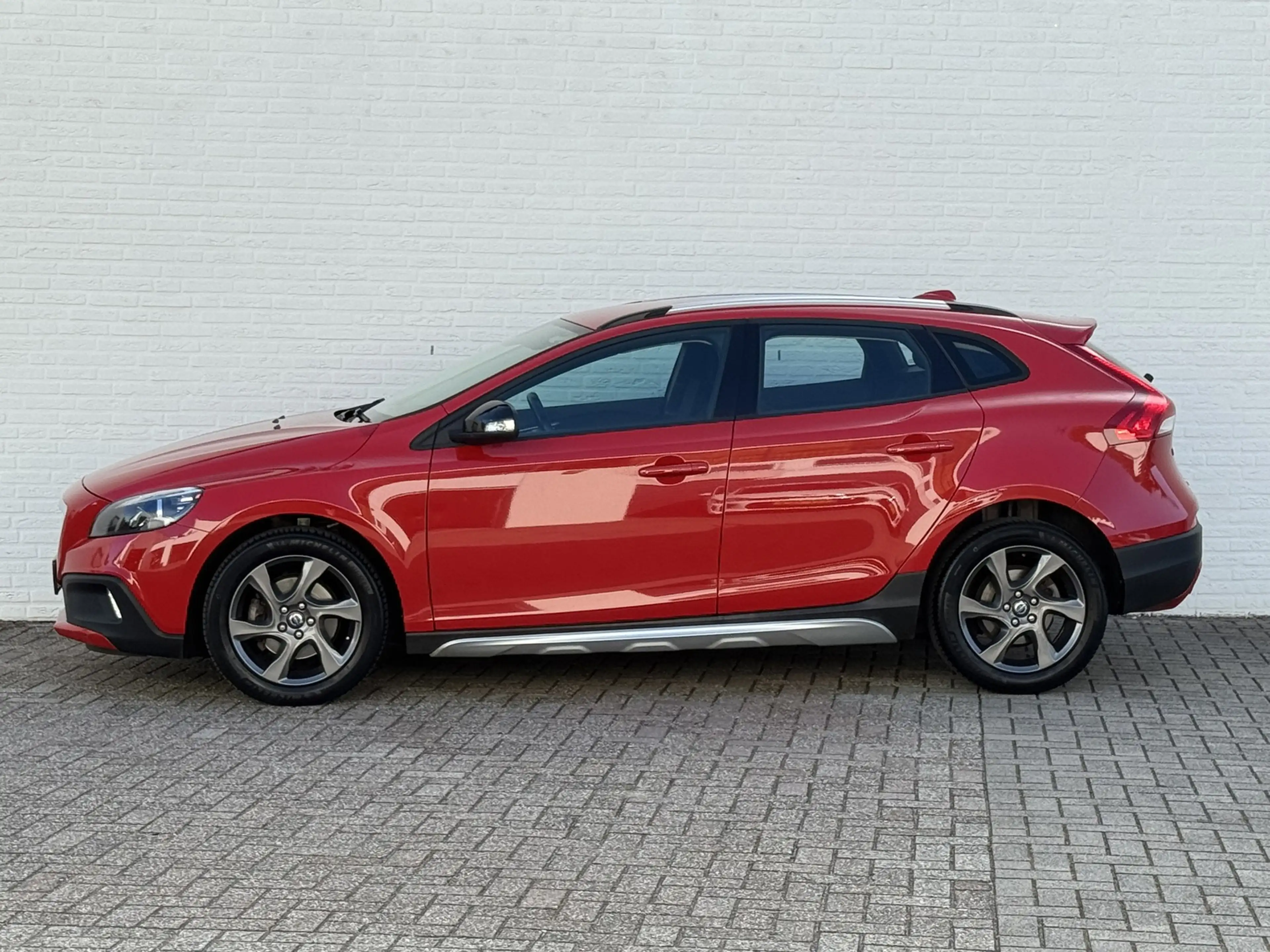Volvo V40 Cross Country 1.6 T4 Kinetic Clima Navi 180PK City-Safe Lichtmet — photo 14