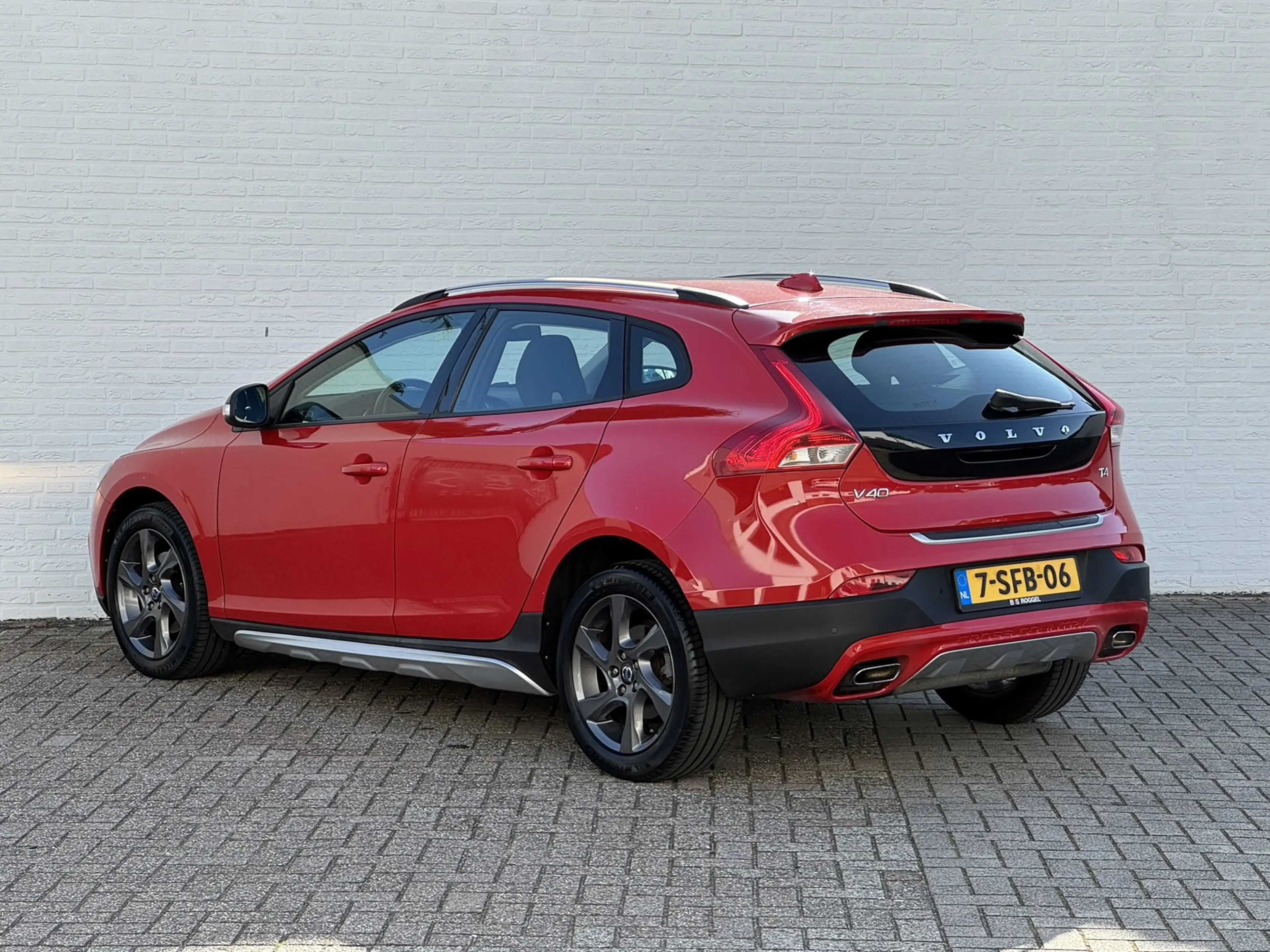 Volvo V40 Cross Country 1.6 T4 Kinetic Clima Navi 180PK City-Safe Lichtmet — photo 15