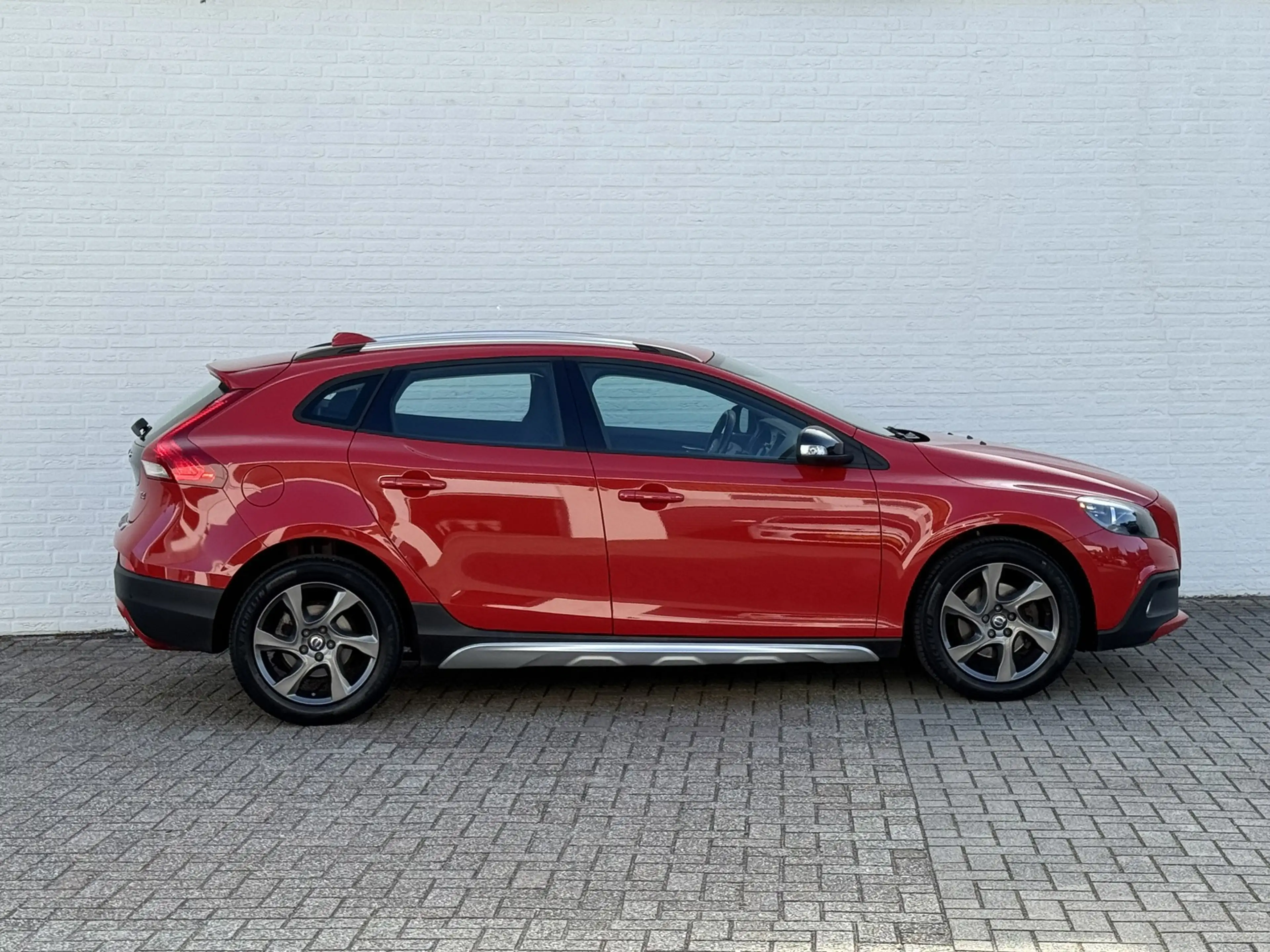Volvo V40 Cross Country 1.6 T4 Kinetic Clima Navi 180PK City-Safe Lichtmet — photo 13