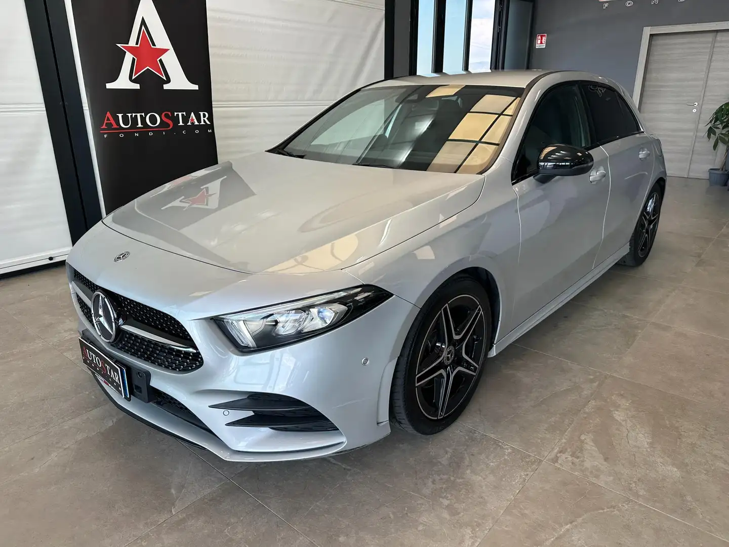 Mercedes-Benz A 180 A 180 d Premium auto Grijs - 2