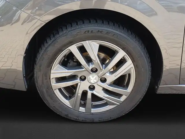 Peugeot 208 view 8