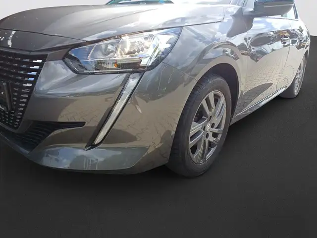 Peugeot 208 view 9