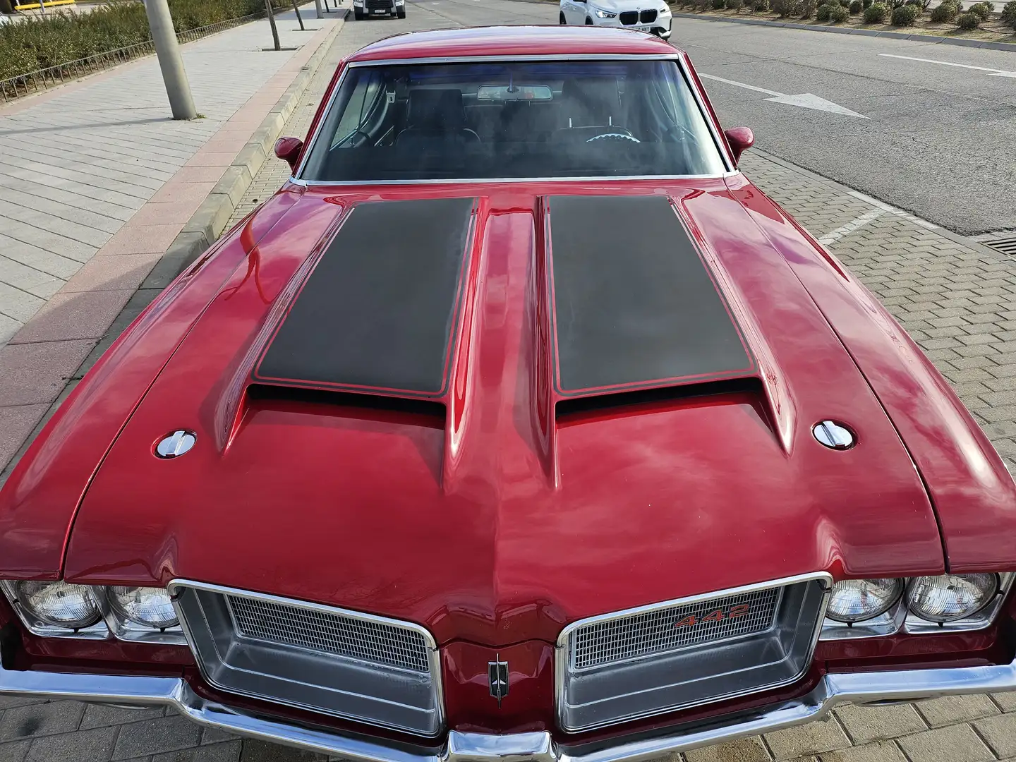 Oldsmobile Cutlass 442 restomod Rot - 1