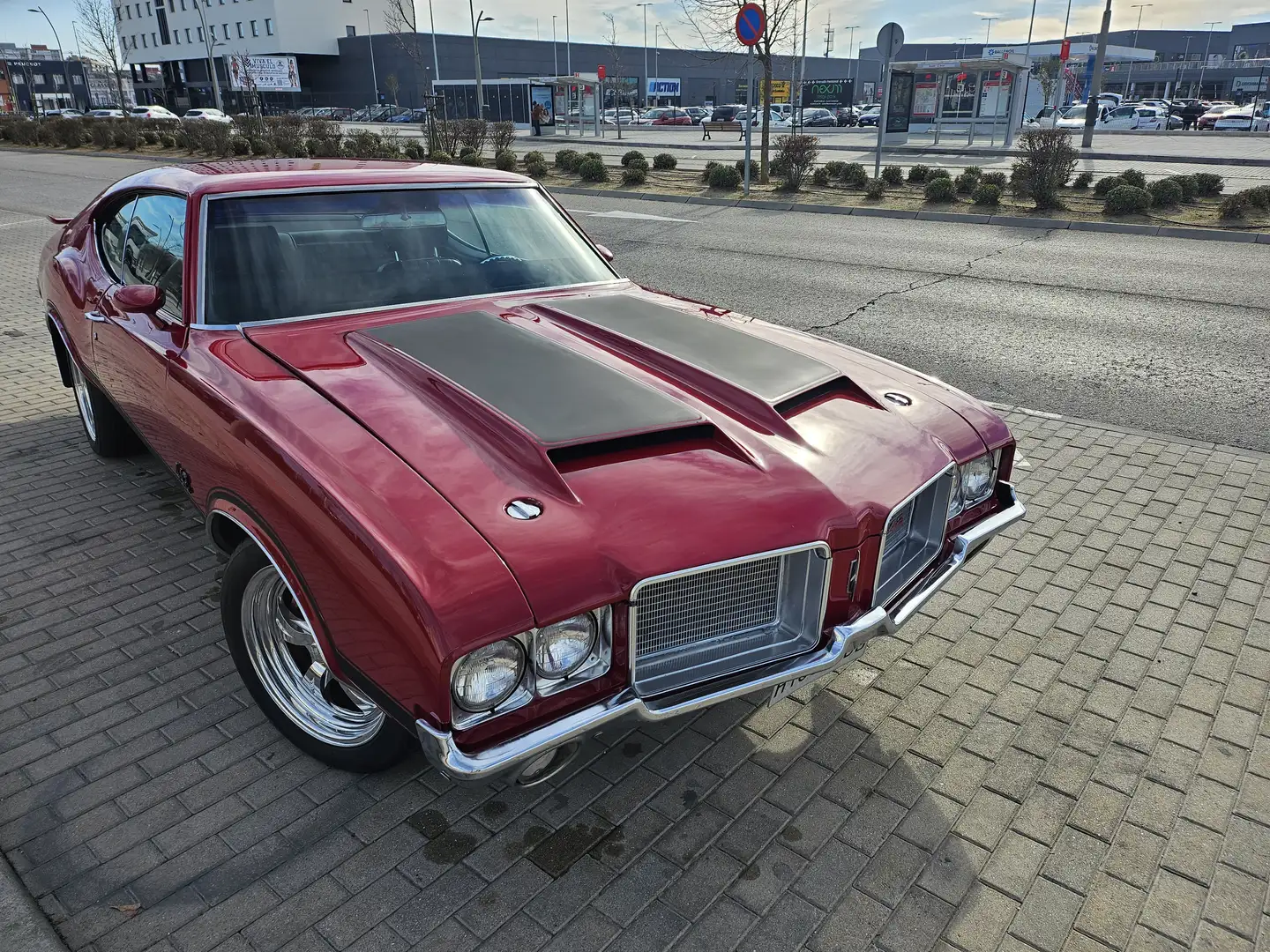 Oldsmobile Cutlass 442 restomod Rot - 2