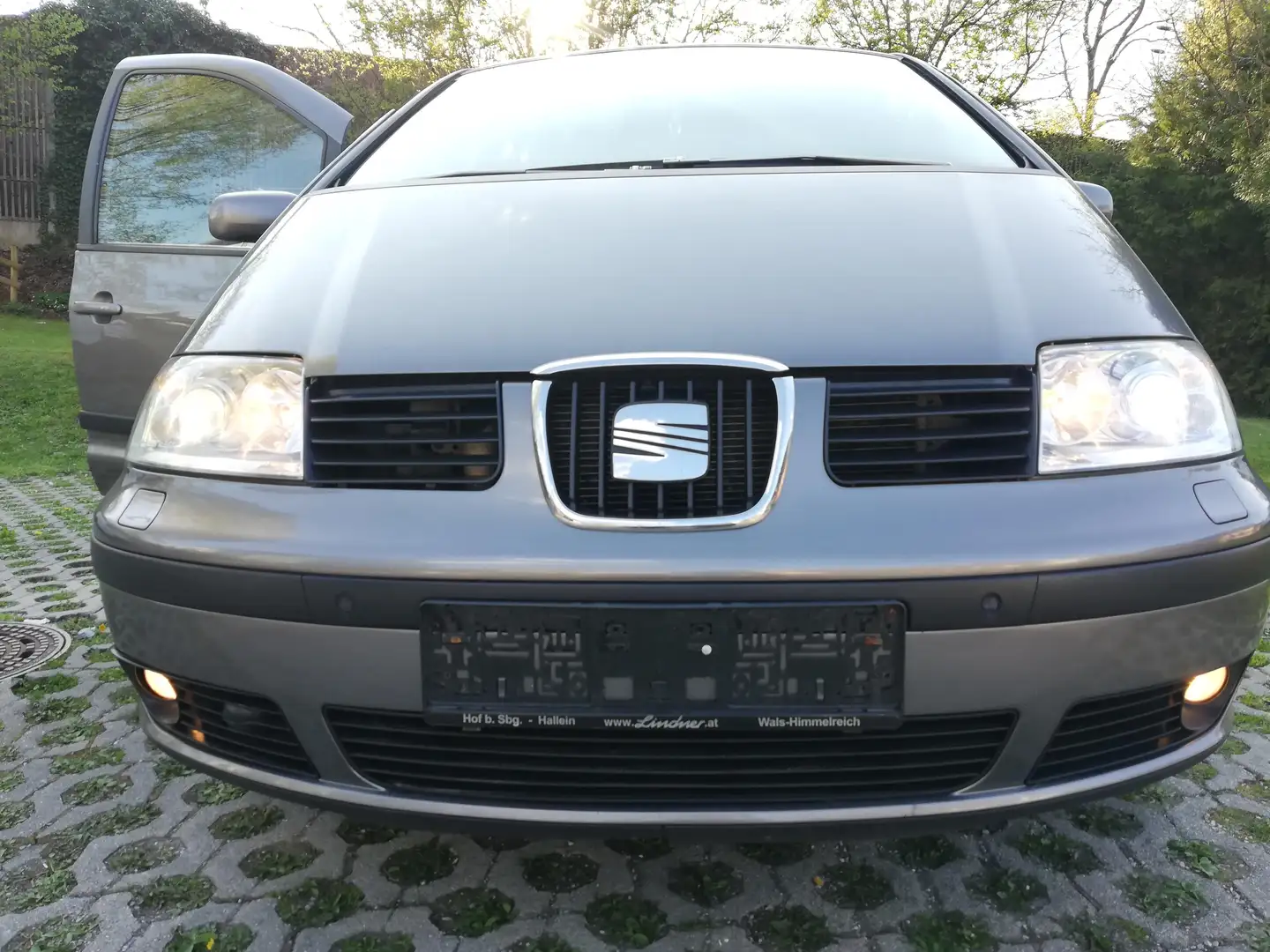 SEAT Alhambra Alhambra Stylance Luxus 2,0 TDI PD DPF Stylance Luxus Grau - 2