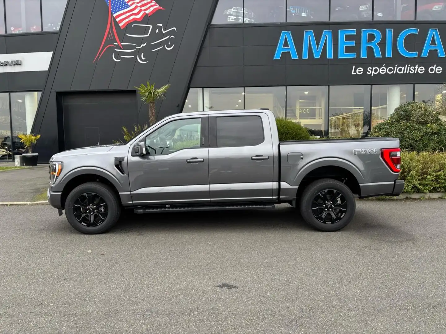 Ford F 150 Supercrew LARIAT Black Package V8 5.0L FLEXFUEL Gris - 2